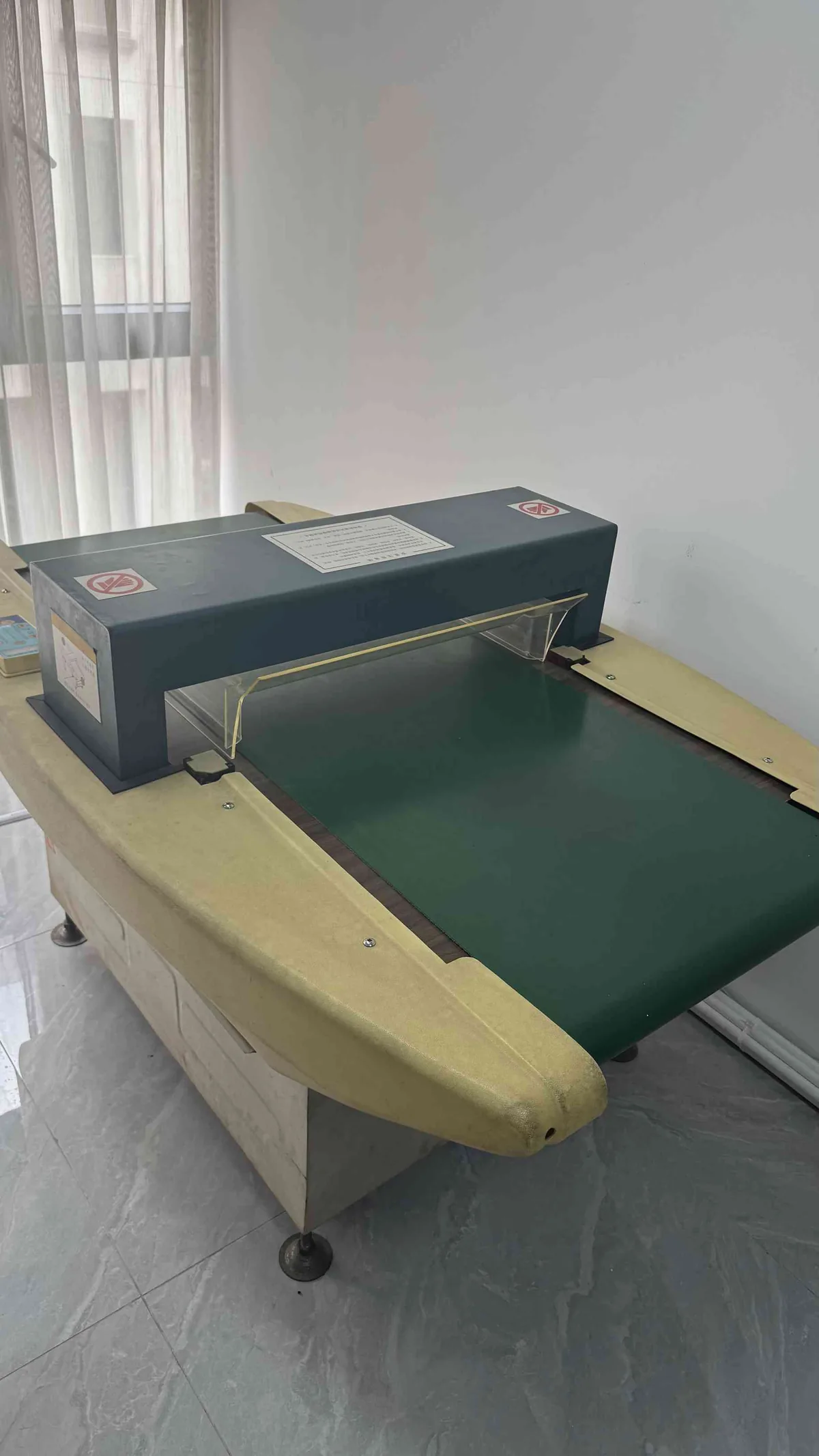 Quality inspection conveyor for finished zippers at CEO Zipper factory