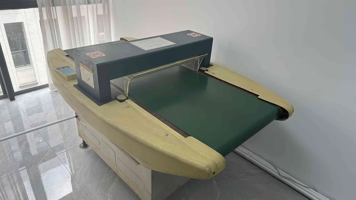 Quality inspection conveyor for finished zippers at CEO Zipper factory